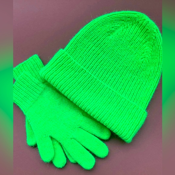 Neon Hat and Gloves Handknit Set - Picture 4 of 4